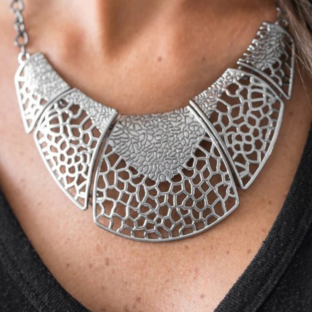Paparazzi Command And Conquer Necklace